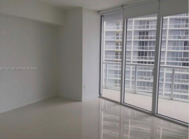 Building Photo - 495 Brickell Ave