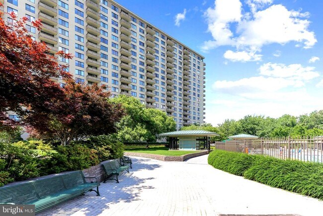 Building Photo - 5225 Pooks Hill Rd