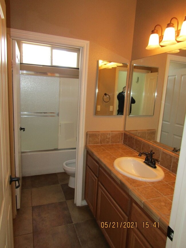 Building Photo - Centrally Located Single Story Home in Traditions