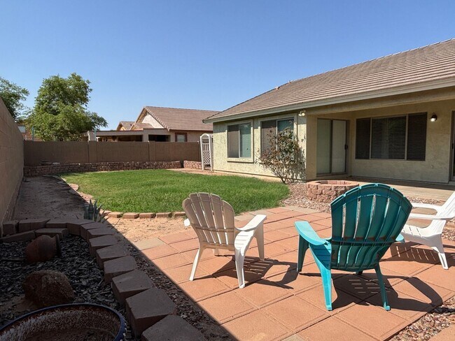 Building Photo - 1450 N Maria Ln