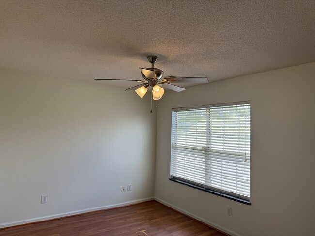 Building Photo - Lexington - Commercial Property