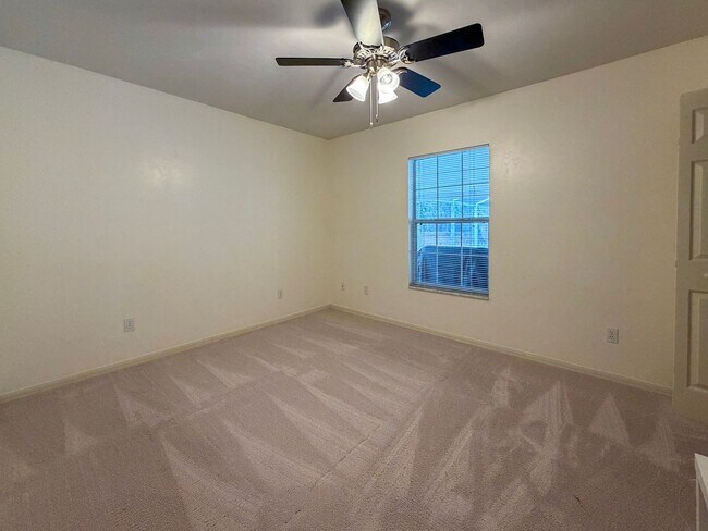 Building Photo - 4BR/2BA POOL home in NW Gainesville!