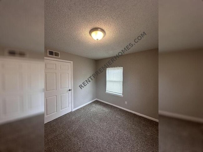 Building Photo - 2101 Flannery Dr