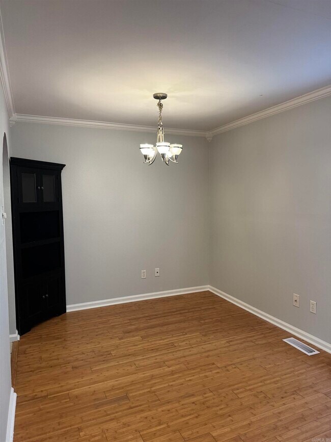 Building Photo - 301 Kings Row Dr