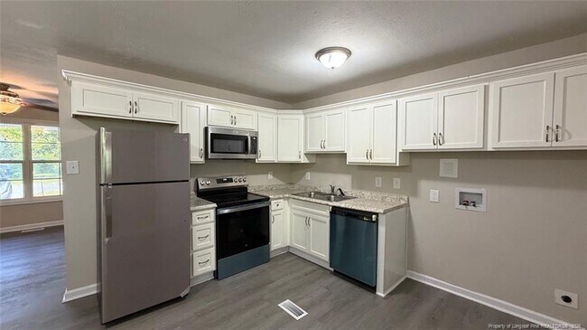 Building Photo - 2016 Poinciana Ln