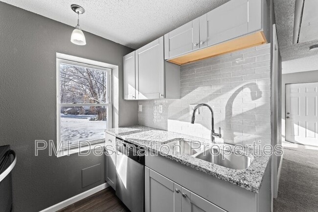 Building Photo - 918 S Appleton Ave