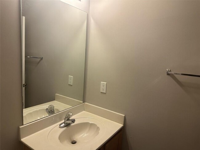 Building Photo - 1620 Halliard Dr