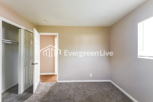 Building Photo - 1933 Slone Ave