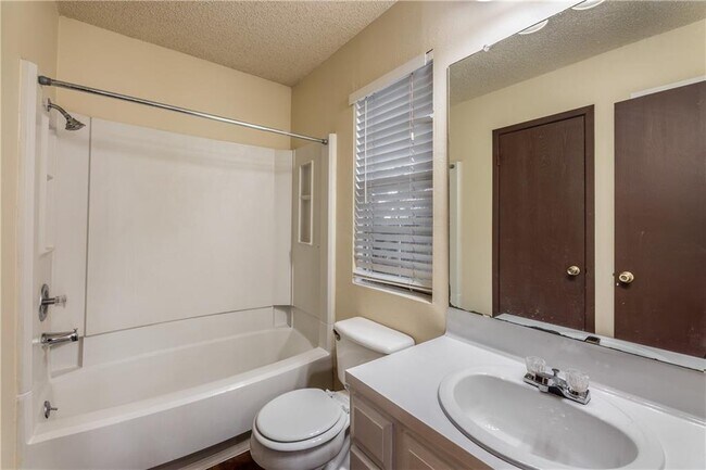 Building Photo - 8806 Piney Point Dr