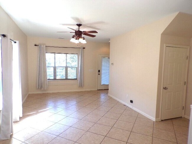 Building Photo - Mid Island home for rent
