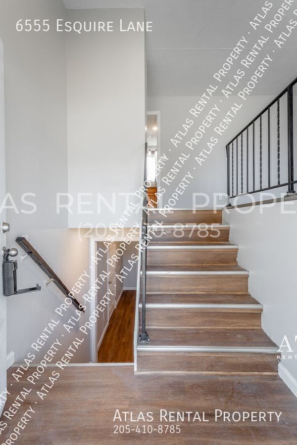 Building Photo - 6555 Esquire Ln