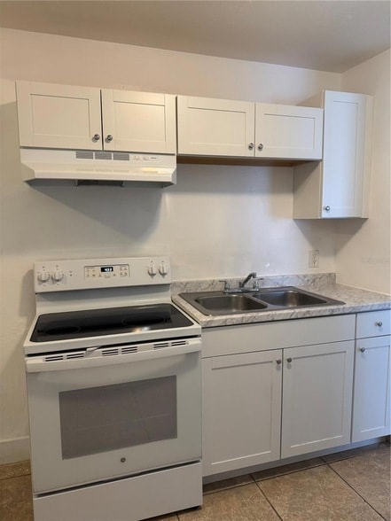 Building Photo - 930 Emerald Dr