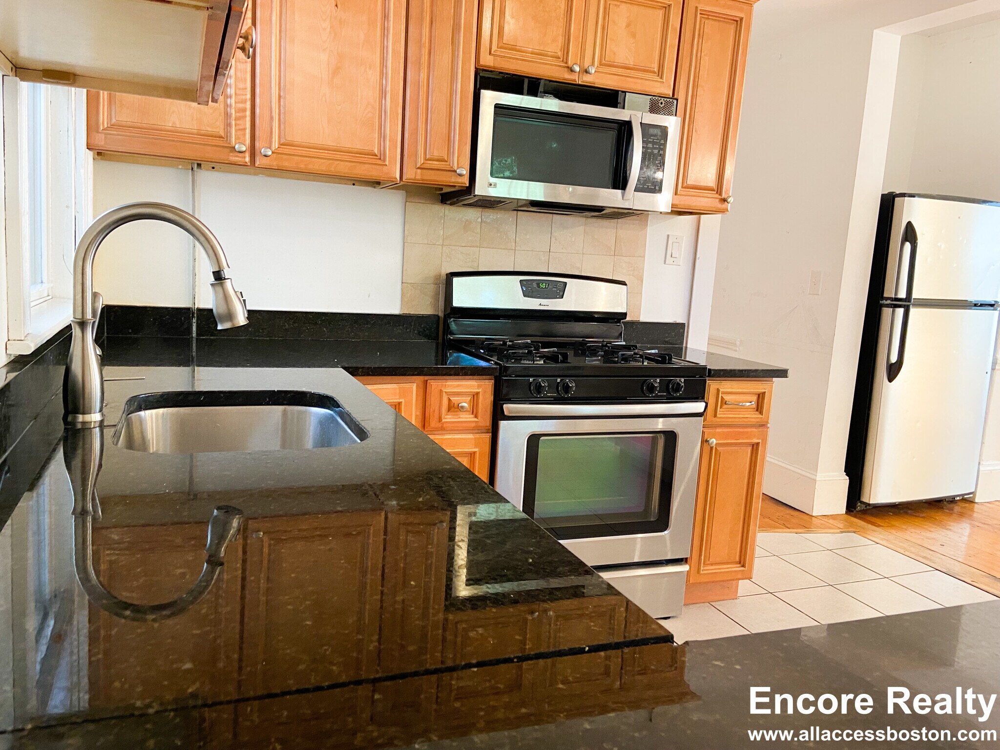 Building Photo - 13 Sachem St