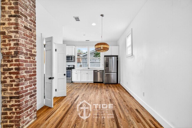 Building Photo - 40 Poinsett St