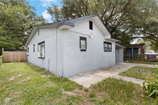 Building Photo - 3/2 NEWLY  ****MOVE IN READY**** Apply Tod...
