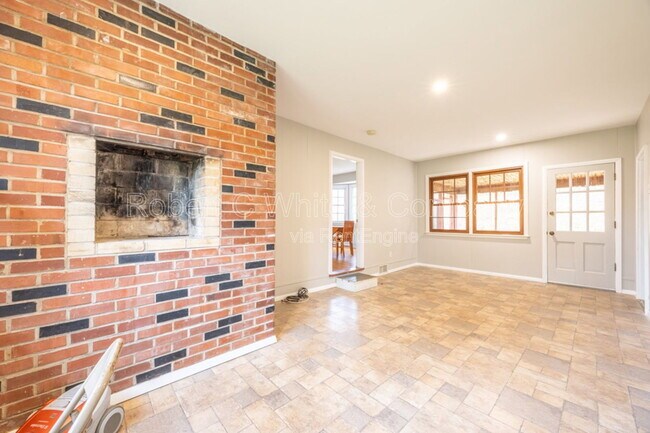 Building Photo - 43 Evergreen Rd
