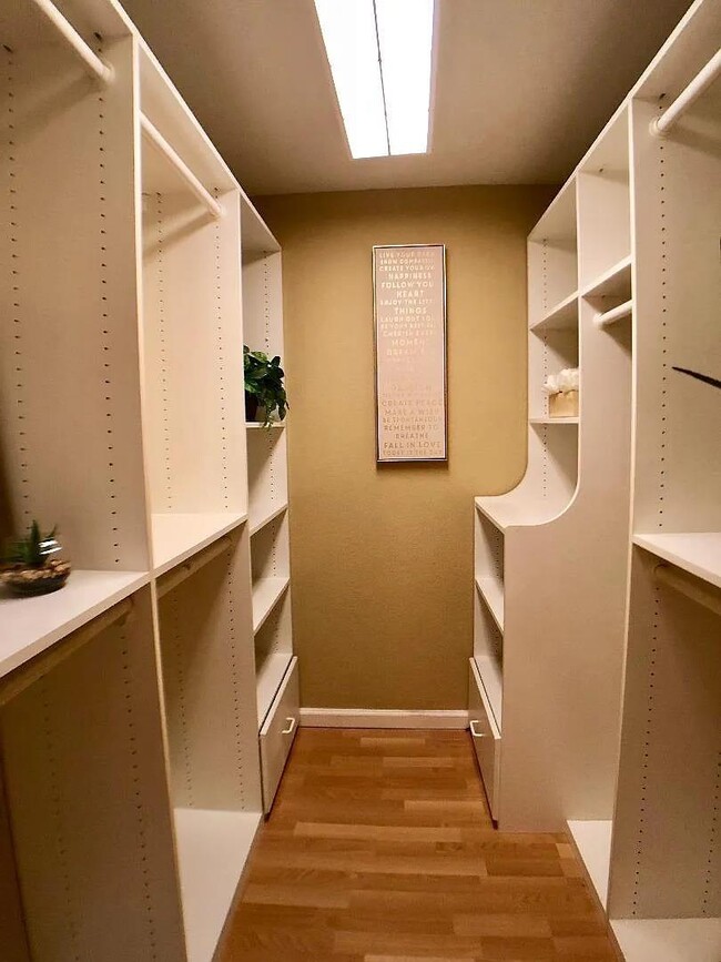 Building Photo - 1700 Civic Center Dr