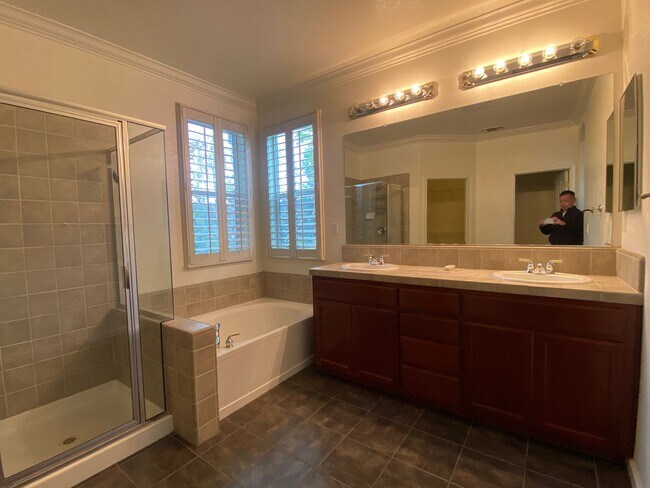 Building Photo - CLEAN AND SPACIOUS 4 BED, 2.5 BATH WITH COVERED BACK PATIO AND LUSH LANDSCAPING IN WESTLAKE COMMU...