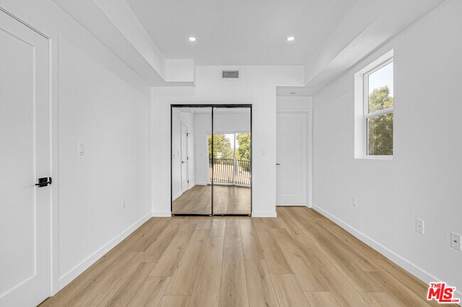 Building Photo - 10826 Hesby St