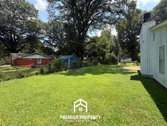 Building Photo - Charming 3BR/2BA East Memphis Home | 1,795 Sq Ft, Hardwood Floors & Fireplace