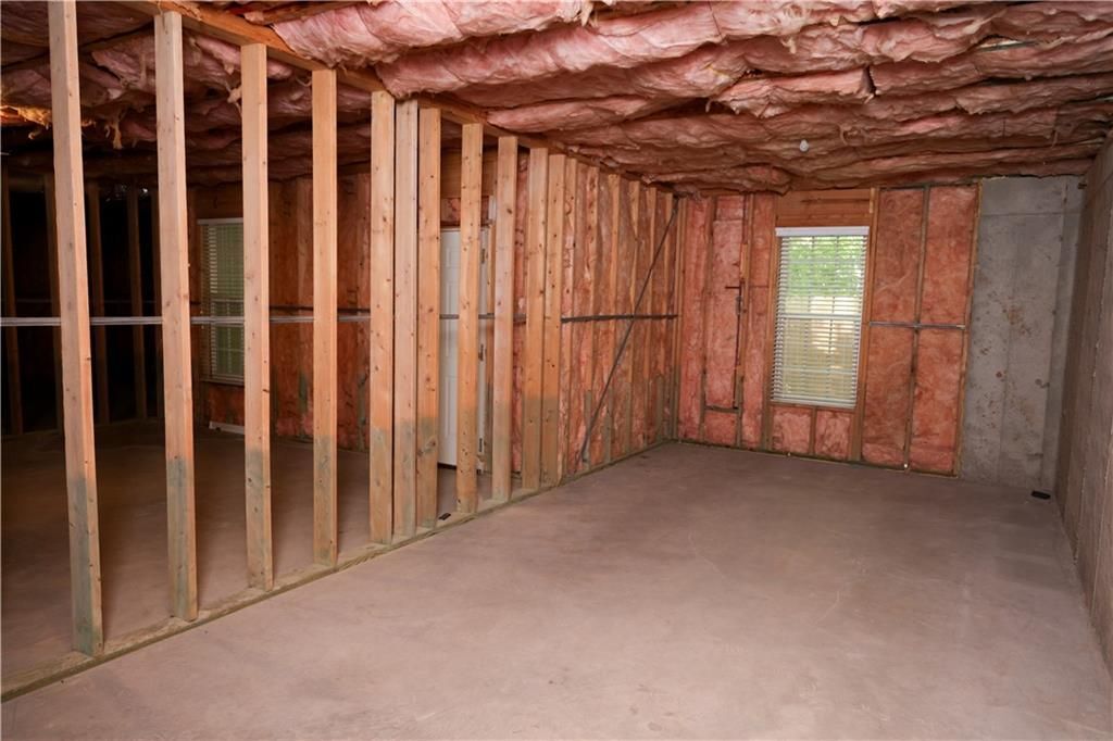 Building Photo - 6335 Waveland Dr