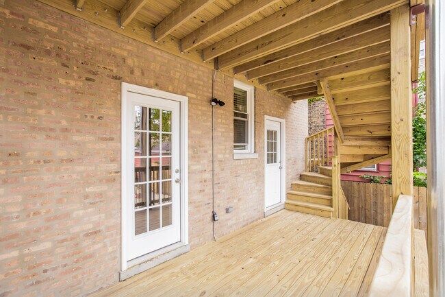 Building Photo - 2648 W Lunt Ave
