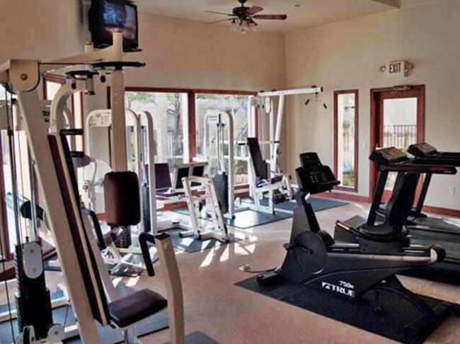 Building Photo - Gorgeous 1B/1BA condo w/ Washer/Dryer and ...