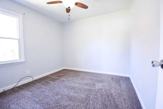 Building Photo - Coming Soon: 3 Bedroom, 2 Bathroom Home (NO PETS)