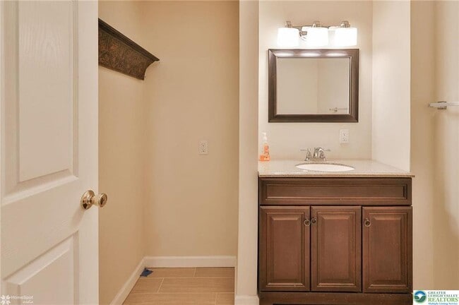 Building Photo - 2811 Kingsview Ave