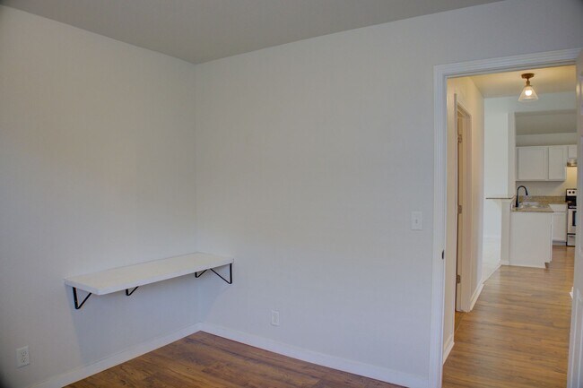 Building Photo - Coming Soon! 3 bed/2 bath!