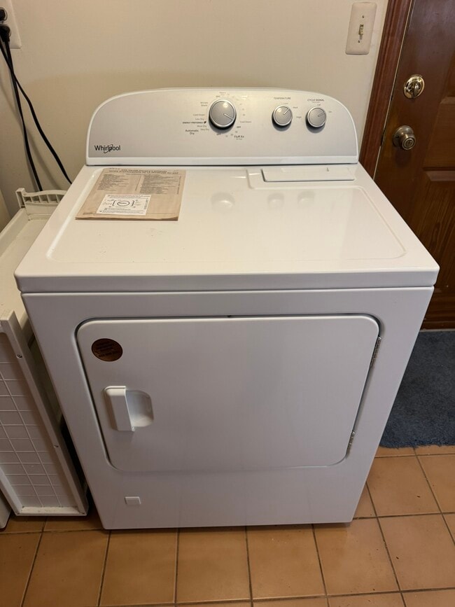 Building Photo - 651 Aldrich Rd