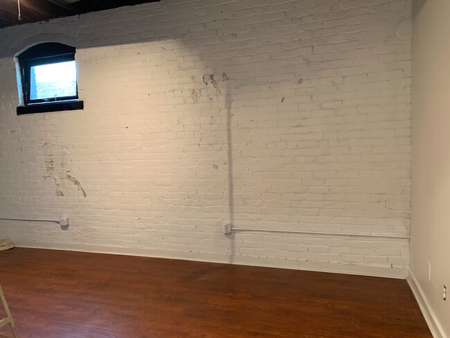 Building Photo - Historic Pike Star Loft