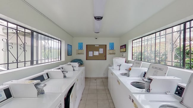 Building Photo - Amazing One Bedroom/ One Bath La Goleta Condo