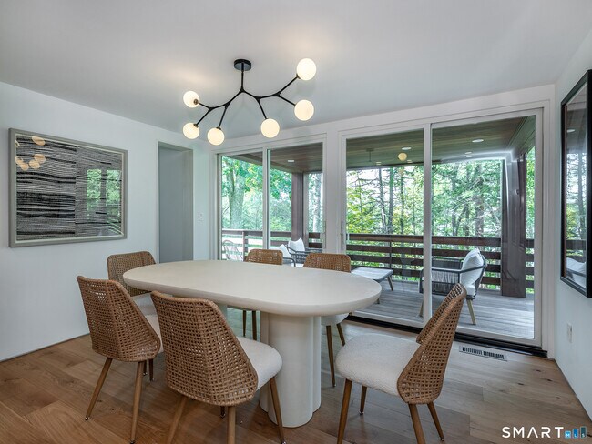 Building Photo - 110 Sharon Rd