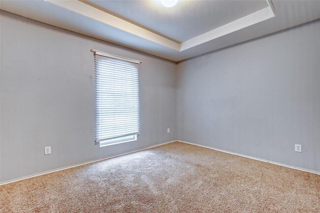 Building Photo - Welcome to this charming one-story home, ready for immediate occupancy!