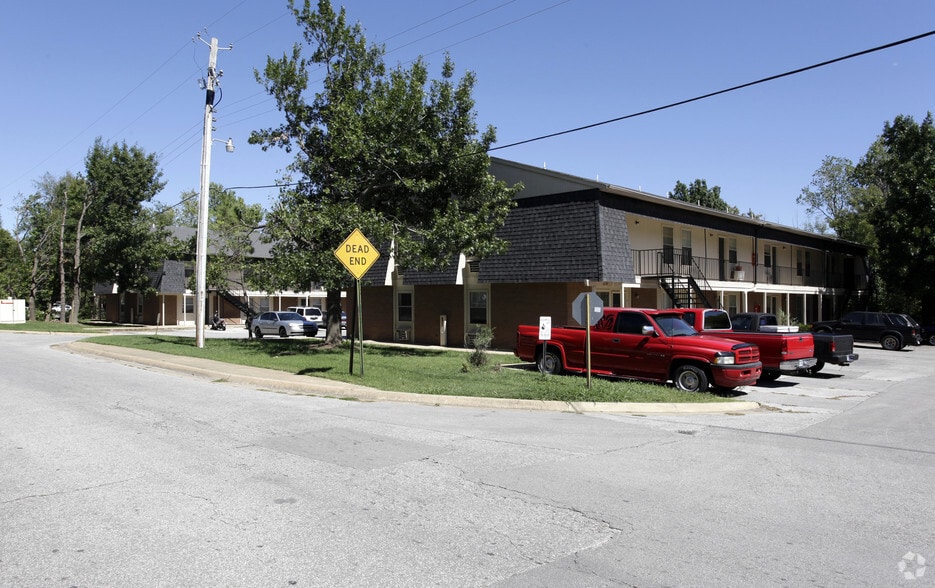 Building Photo - Chestnut Apartments