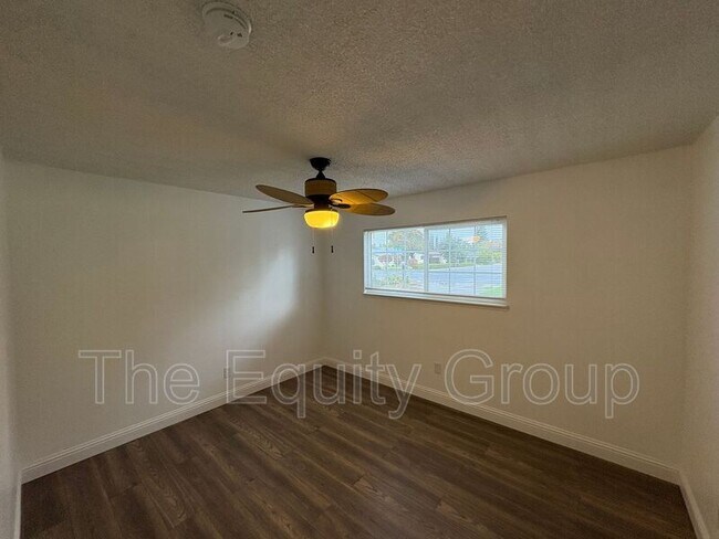 Building Photo - 1439 W Evans Ave