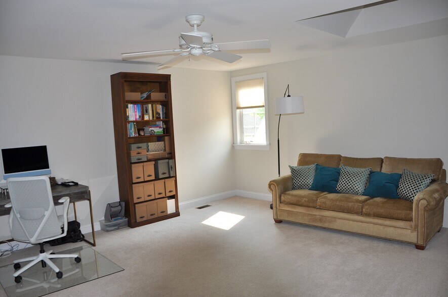 Building Photo - 132 Birkdale Dr