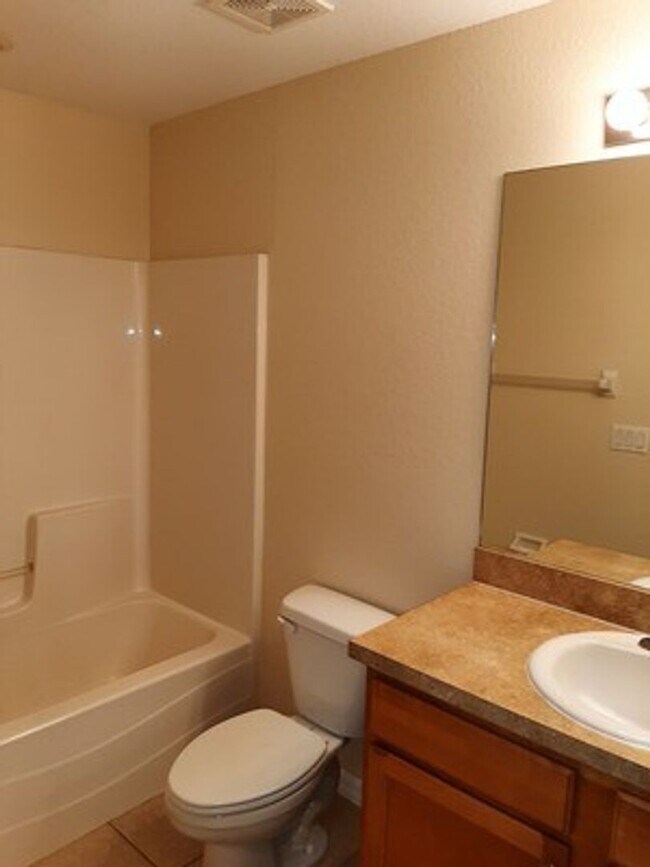 Building Photo - Cute and Quiet Country Living