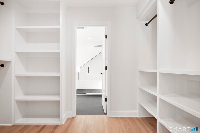 Building Photo - 10 Greenwood Ave