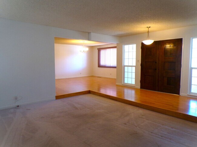Building Photo - Charming 3 bedroom Home Near Beyer High School