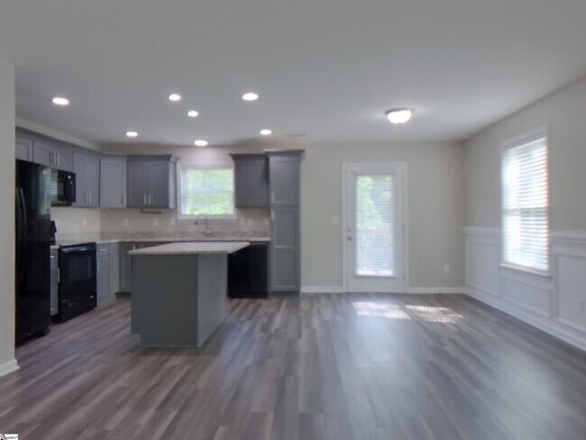 Building Photo - 305 Bonita Dr