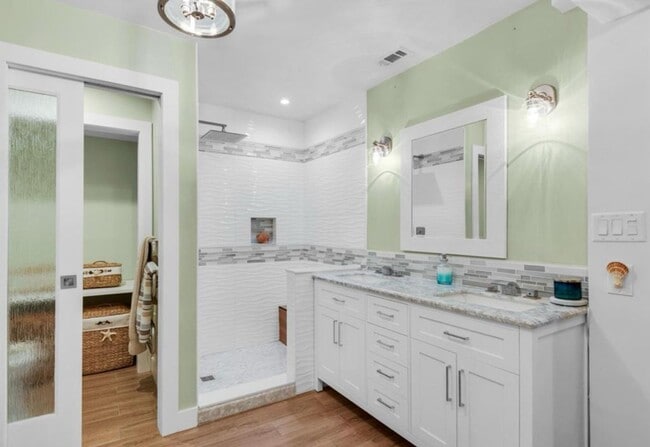 Building Photo - Beautiful 3B/3.5B Waterfront Fully Furnished Home available for Long-Term Rental!