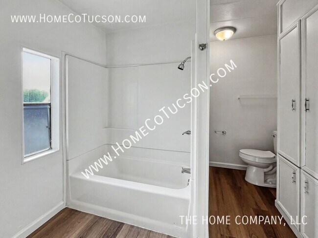 Building Photo - 2548 E Glenn St