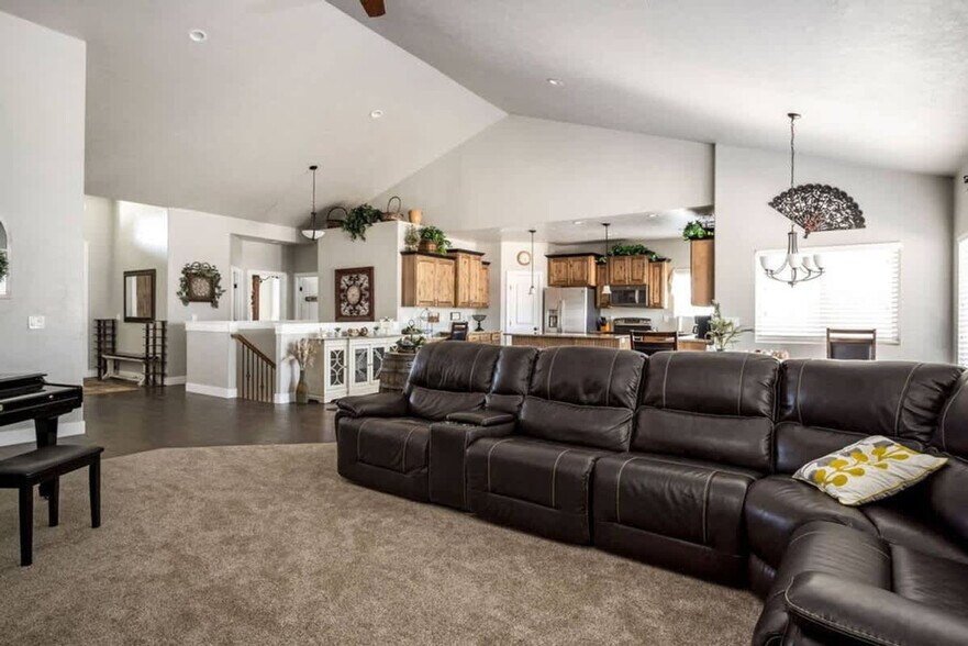 Building Photo - 358 S Wrangler Ct