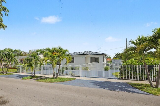 Building Photo - 6511 SW 18th St