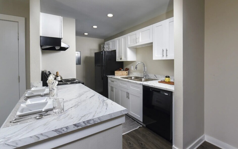 Building Photo - 600 Barwood Park