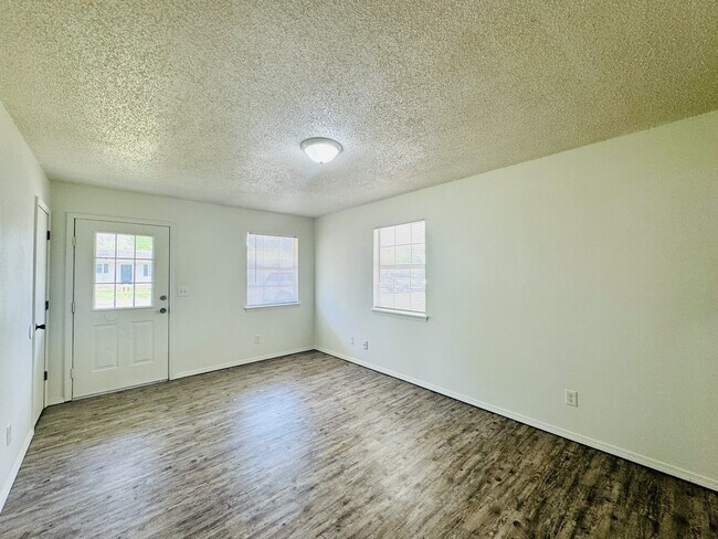 Building Photo - 154 Shady Ln