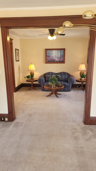 Building Photo - 1822 Charles St