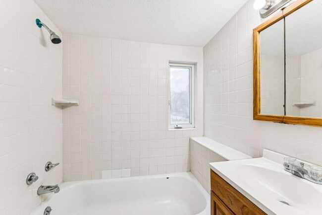 Building Photo - Charming 2 Bedroom, 2 Bath with Extra Loft Space Available Now!